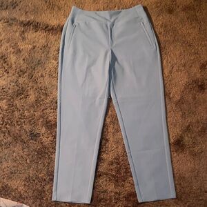 Athleta Olive Green Ankle Cropped Pants

By two or more Athleta items $15 each